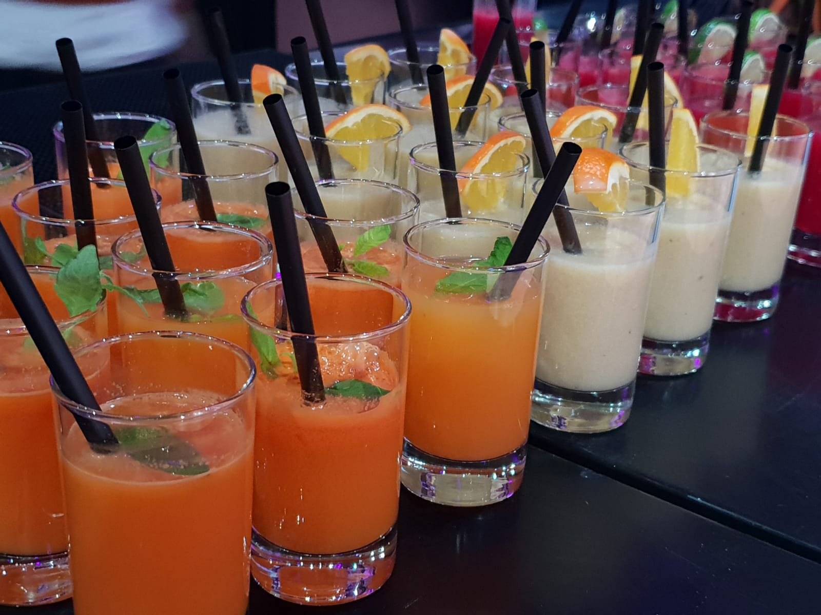 Verschillende smoothies en juices